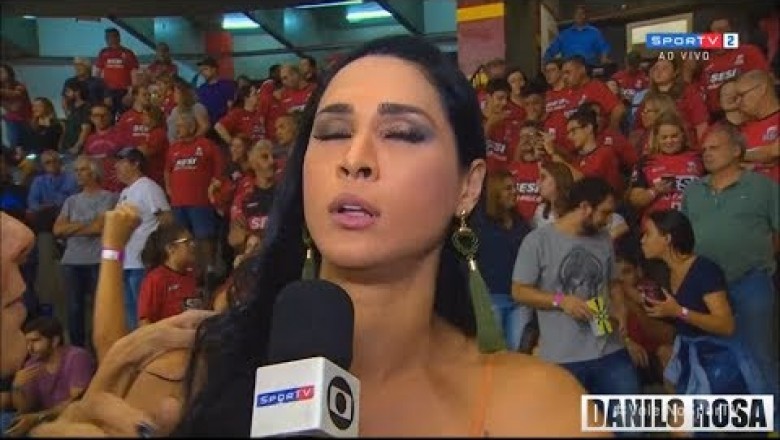 ASSISTA: Jaqueline desmaia durante entrevista na final da Superliga de vôlei