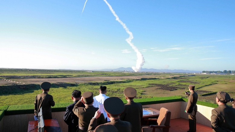 Coreia do Norte dispara mísseis de curto alcance, diz agência