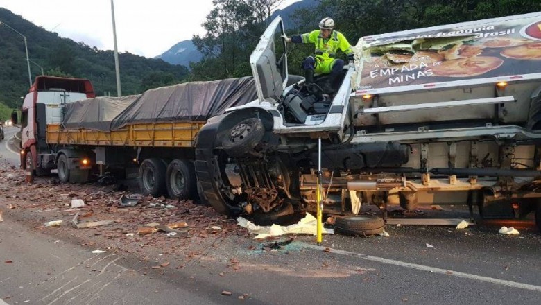 BR-376: Adolescente morre em acidente envolvendo quatro caminhões