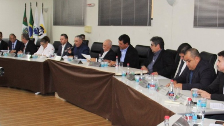 Paranaguá: Vereadores aprovam projeto de reposição salarial dos servidores municipais