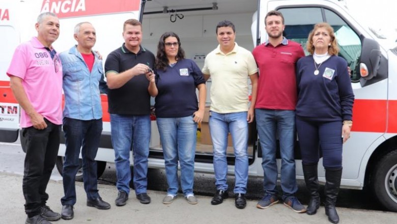 Prefeito Marcelo Roque entrega 2 UTIs móveis para reforçar atendimento de emergência