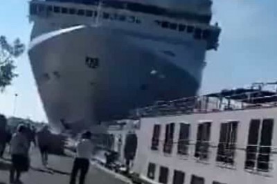 (Vídeo) Cruzeiro choca contra cais e barco em Veneza. Há seis feridos