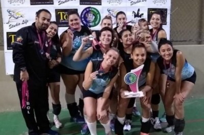 Equipe feminina da NELP/Univolei/SESPOR conquista ouro na Liga de Voleibol de Almirante Tamandaré
