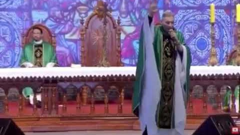 Mulher ataca e joga Padre Marcelo de palco em missa