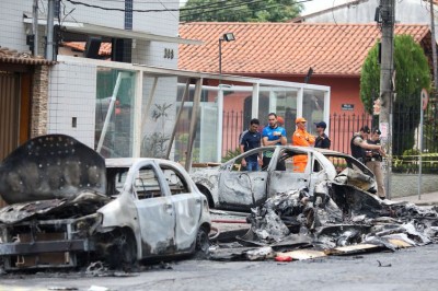 Avião de pequeno porte cai e deixa três mortos em Belo Horizonte