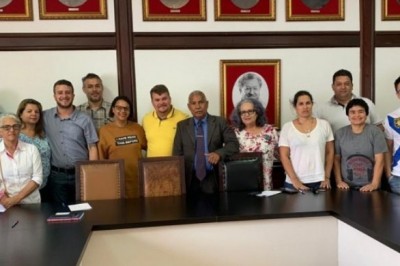 Prefeito de Paranaguá atende pedidos dos moradores da Ilha do Mel
