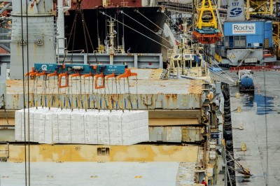 Porto de Paranaguá embarca maior carga de celulose