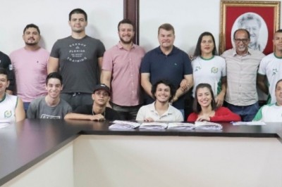 Marcelo Roque dobra número de bolsas para beneficiar atletas de Paranaguá
