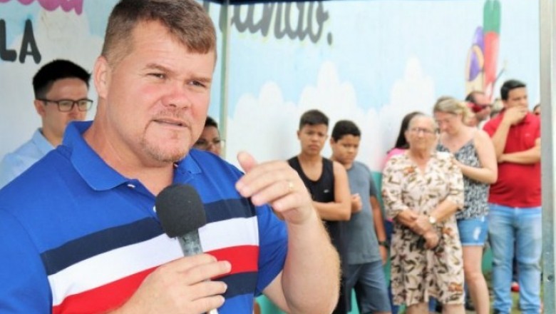 Prefeito assina ordens de serviço para mais 4 unidades do projeto 'Meu Campinho'