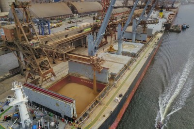 Porto de Paranaguá tem exportação recorde de grãos