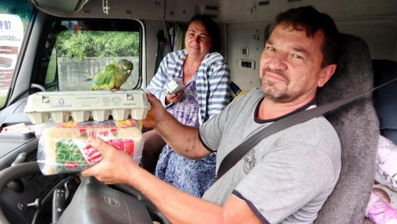 Caminhoneiros recebem kit alimentação no Porto de Paranaguá
