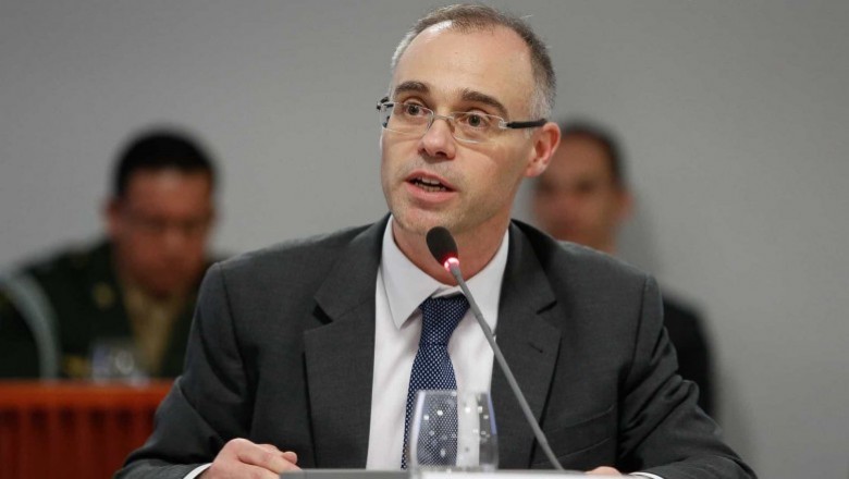 Bolsonaro nomeia André Mendonça para a Justiça e Ramagem para a PF