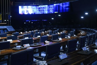 Senado aprova adiamento das eleições para 15 de novembro