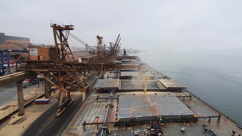 Porto de Paranaguá embarca volume recorde de farelo em um único navio