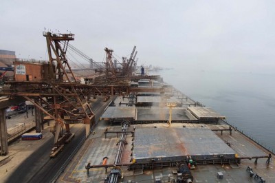 Porto de Paranaguá embarca volume recorde de farelo em um único navio