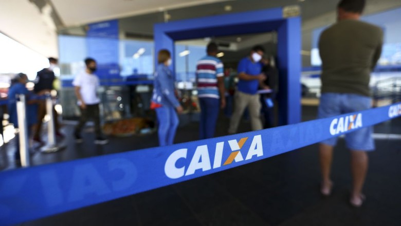 Caixa paga auxílio emergencial para beneficiários do Bolsa Família
