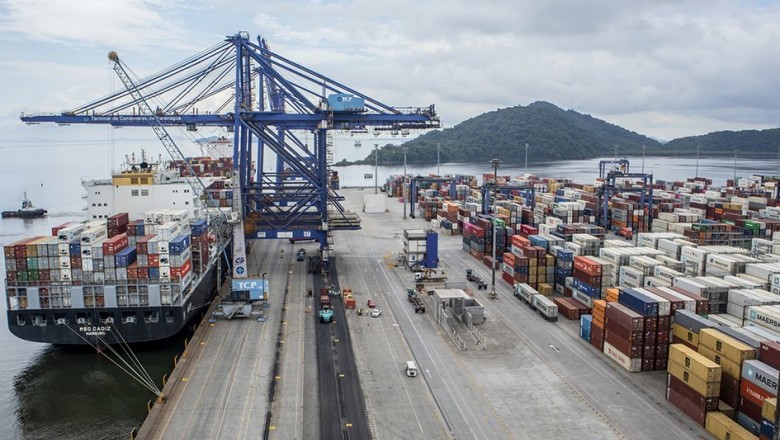 Paranaguá é rota de navios com capacidade para até 12 mil contêineres