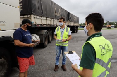Portos do Paraná orienta trabalhadores sobre o teste do etilômetro