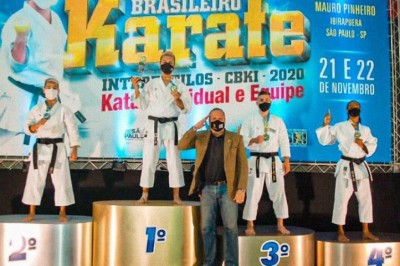 Parnanguaras conquistam medalhas de ouro e prata no Campeonato Brasileiro de Karatê