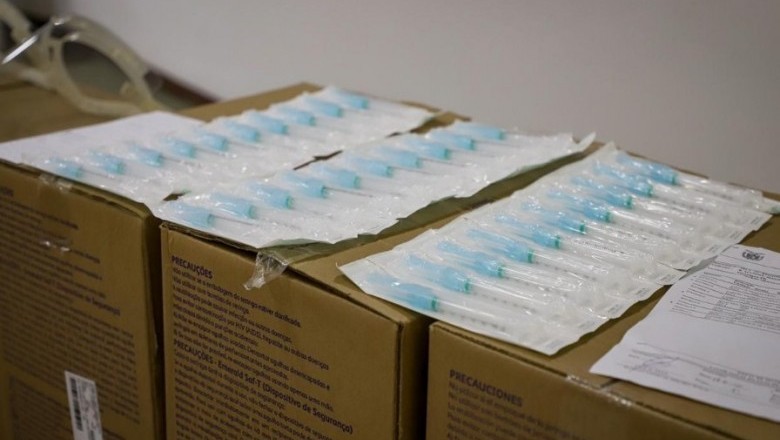 Insumos para aplicação de vacinas contra a Covid-19 chegam em Paranaguá