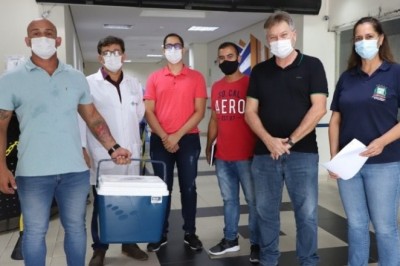 PARANAGUÁ: Profissionais que atuam na linha de frente começam a receber as vacinas contra a Covid-19