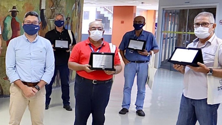 Portos do Paraná homenageia empregados mais antigos