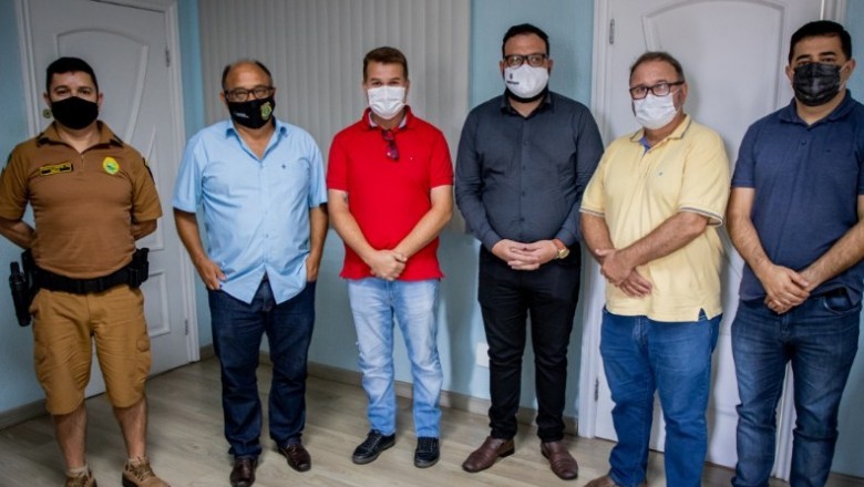 Comitiva visita o complexo Mário Lobo na Ilha dos Valadares