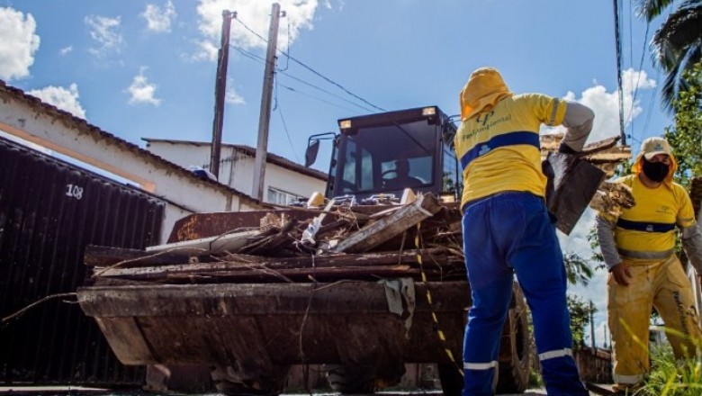 Serviços de roçada e retirada de entulhos é intensificada em Paranaguá