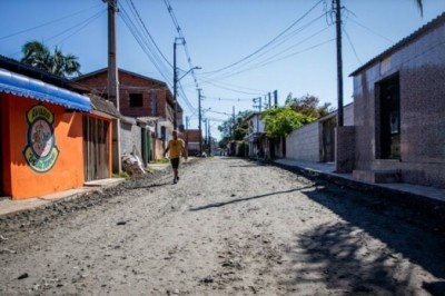 Prefeitura de Paranaguá continua pavimentação em ruas da Ilha dos Valadares
