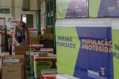 Saúde distribui medicamentos de kit de intubação para 31 hospitais do Paraná
