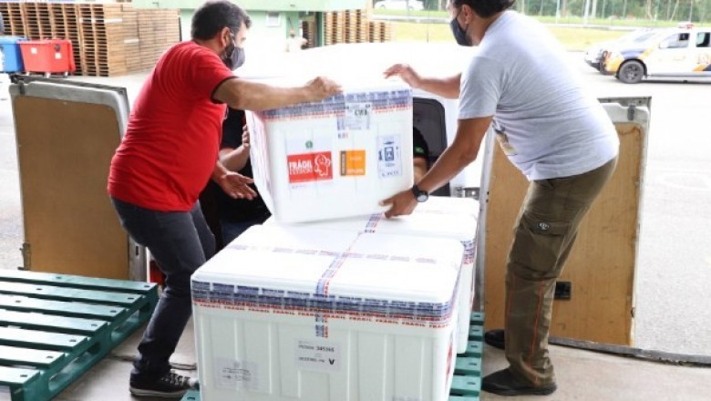 (Atualizada) Paraná recebeu neste sábado mais 240,4 mil doses da vacina contra a Covid-19