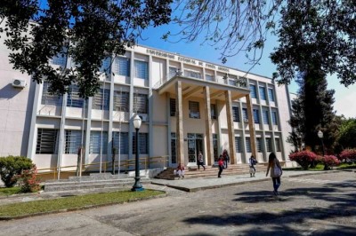 Universidade Estadual de Ponta Grossa abre processo seletivo para contratar 92 professores colaboradores