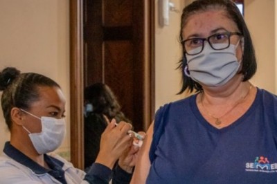Profissionais da Educação com 45 a 49 anos serão vacinados em Paranaguá 