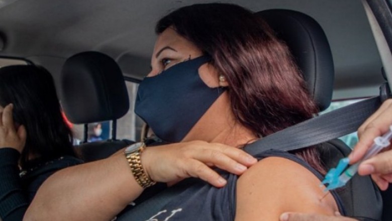 Baixou a faixa etária: profissionais da Educação da rede pública com 40 a 44 anos começam a ser vacinados contra a Covid-19