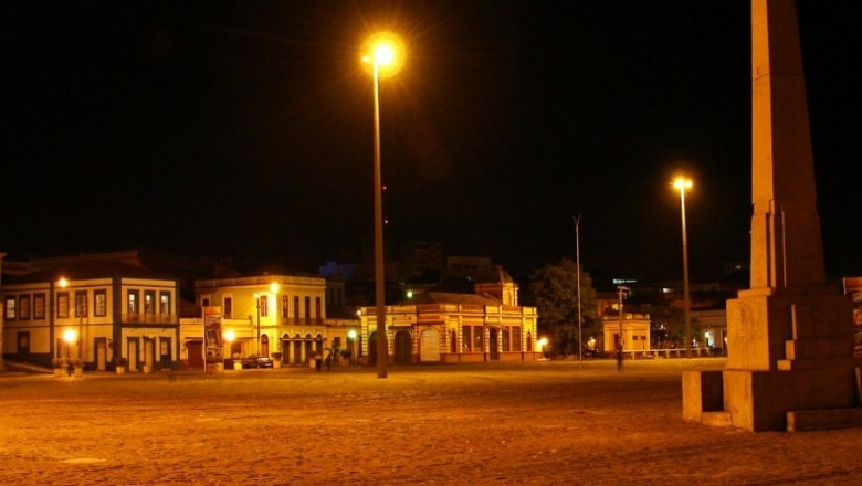 Governo do Paraná antecipa toque de recolher e restringe funcionamento do comércio aos domingos