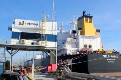 Porto de Paranaguá recebe maior navio tanque de sua história