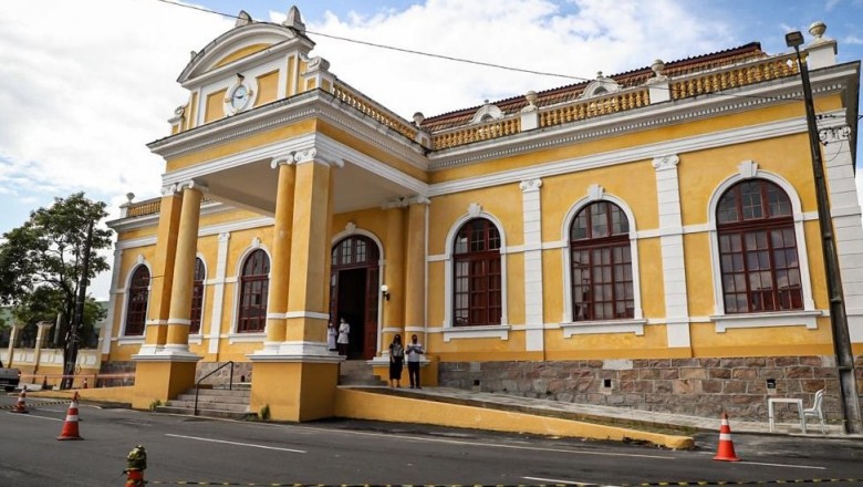 Baixou a faixa etária: profissionais da Educação privada com 25 anos ou mais serão vacinados nesta segunda-feira