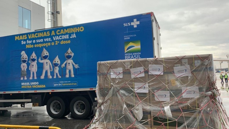 Primeiro lote com 1,5 milhão de doses da vacina da Janssen chega ao Brasil