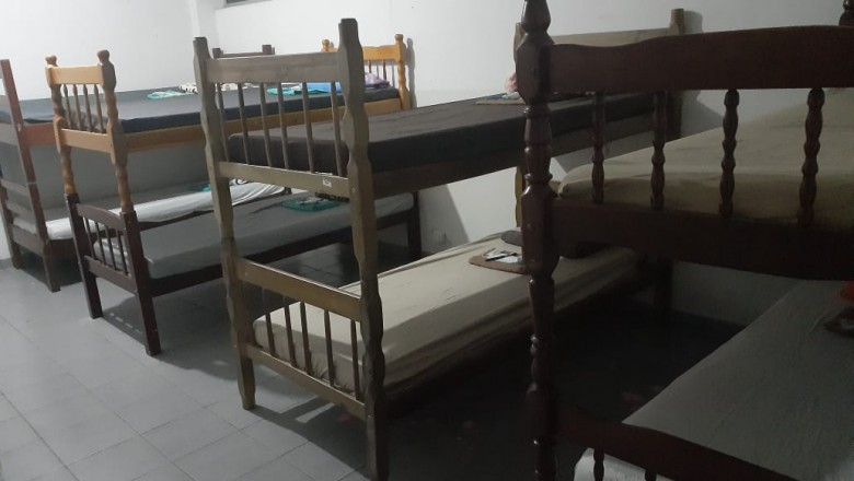 Baixas temperaturas: moradores em situação de rua têm acolhimento no Ginásio Joaquim Tramujas em Paranaguá