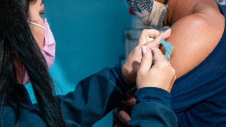 Moradores em situação de rua são vacinados contra a Covid-19 em Paranaguá