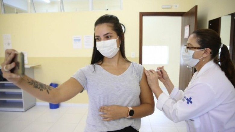 2,1 milhões de pessoas entre 18 e 59 anos já foram vacinadas contra a Covid-19 no Paraná 