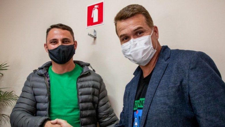 Ganhador do Nota Parnanguara recebe o prêmio