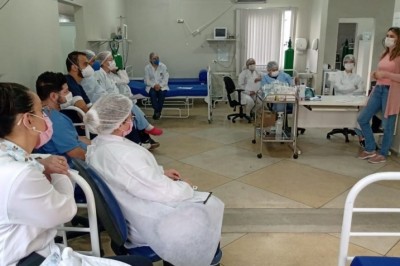 Profissionais do Hospital de Campanha de Paranaguá participam de treinamento de Educação Continuada