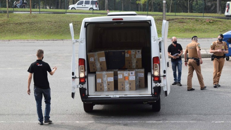 Com 303 mil novas vacinas, Estado retoma aplicação com 1ª dose; distribuição começa nesta terça