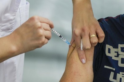 PARANAGUÁ: Pessoas com 57 anos ou mais com intervalo de seis meses da segunda dose podem se vacinar