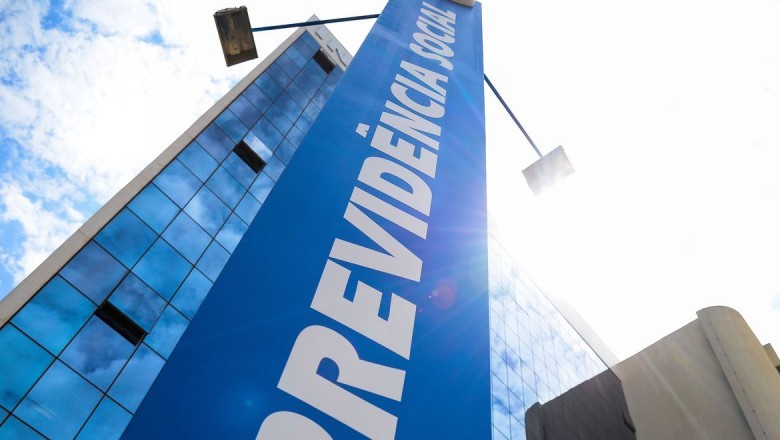 Segurados com NIS de finais 2 e 7 recebem primeira parcela do 13º