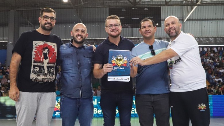 Prefeito Marcelo Roque assina a renovação da Copa Mundo do Futsal para 2023