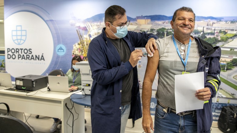 Portuários de Paranaguá recebem vacinas contra Covid-19 e gripe até esta quinta-feira