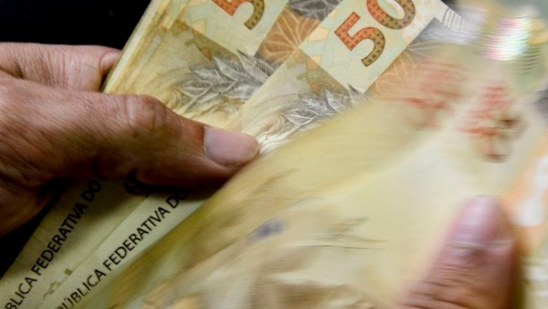 Caixa paga Auxílio Brasil a beneficiários com NIS final 9