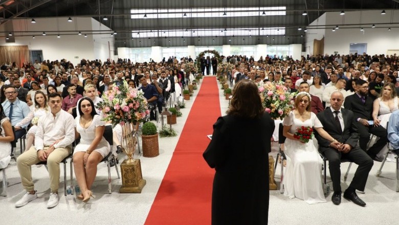 Casamento coletivo une 170 casais em Paranaguá